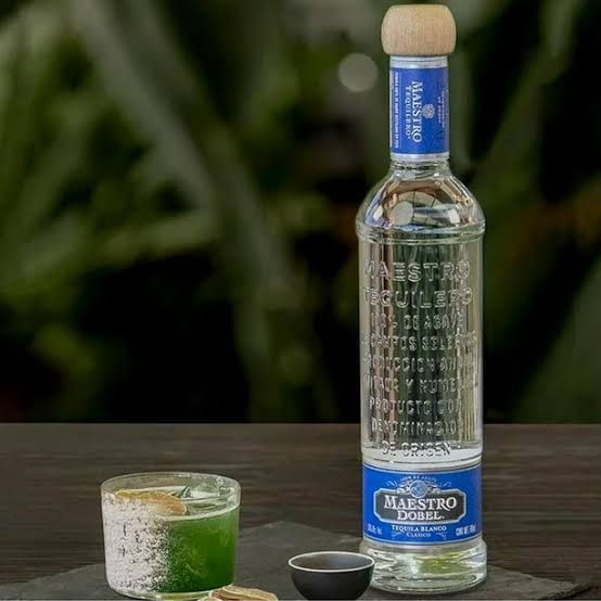 1 Botella Maestro Dobel Blanco 700ML